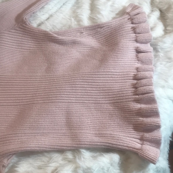 “FORVEVER 21” Pale Pink Ruffled Ladies Top. - Picture 5 of 7